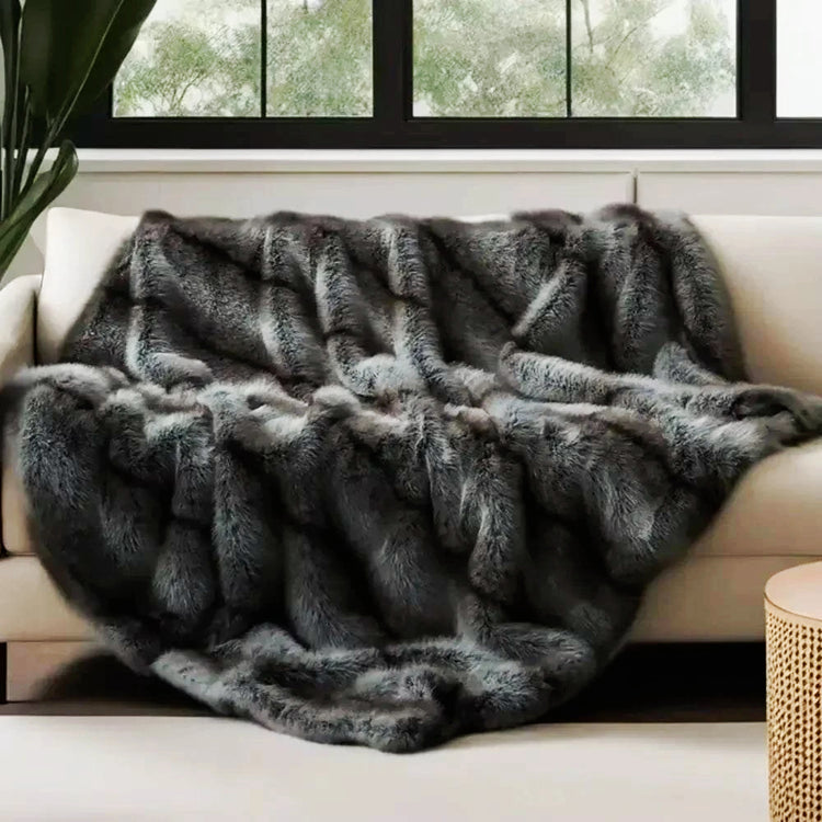 Luxury Faux Fur Blanket – Elegant Plaid Design for Sophisticated Comfort
