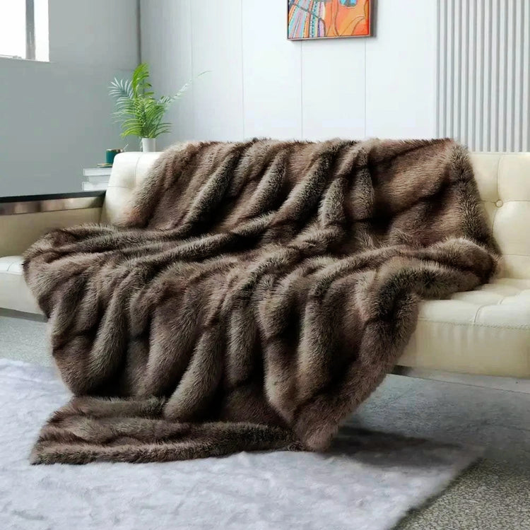Premium Faux Fur Blanket – Elegant Plaid Style for Luxurious Living