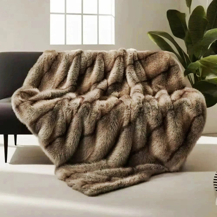 Elegant Faux Fur Blanket – The Perfect Accent for Cozy Elegance