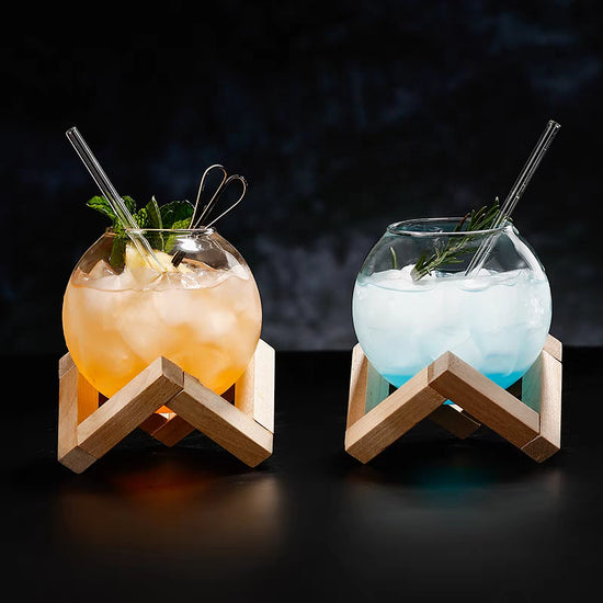 Modern borosilicate glass tumbler with integrated sphere design for hot or cold drinks.