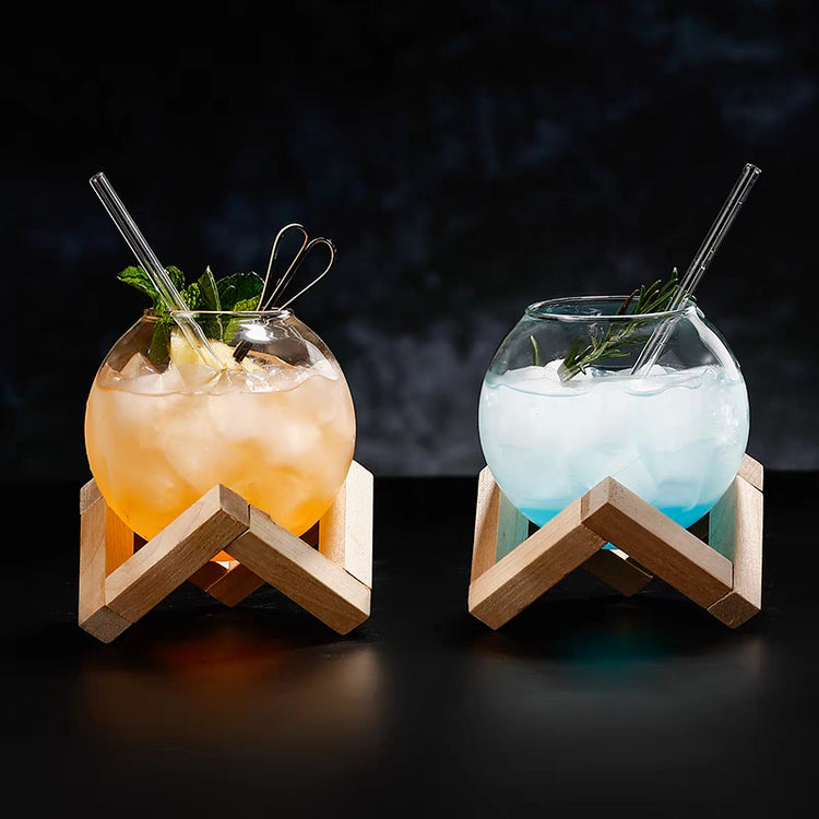 Modern borosilicate glass tumbler with integrated sphere design for hot or cold drinks.